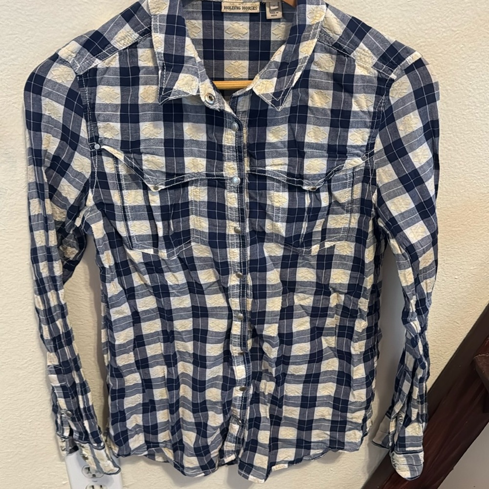 Woman’s Holding Horses Long Sleeve Snap Button Size 6